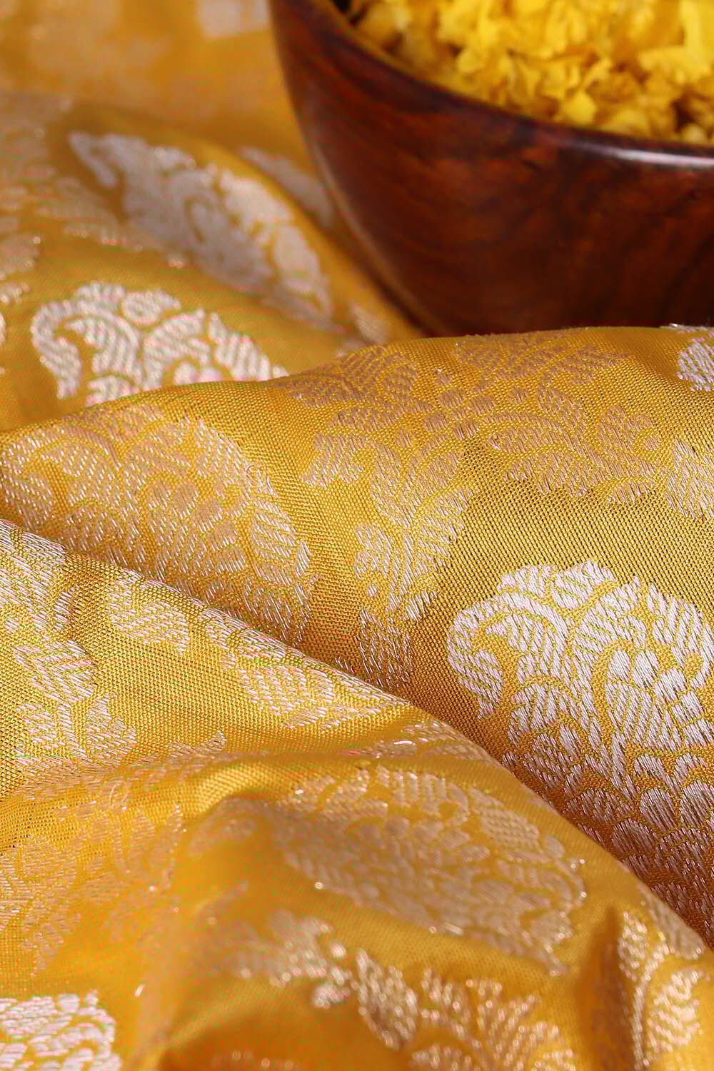 Yellow Pure Silk Kadwa Banarasi Saree image number null