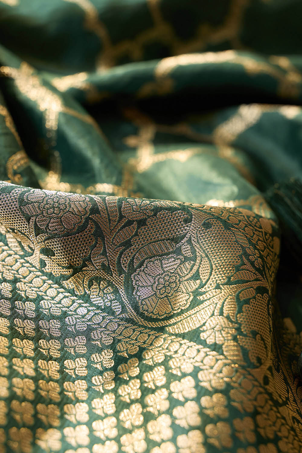 Dark Green Woven Design Viscose Saree image number null
