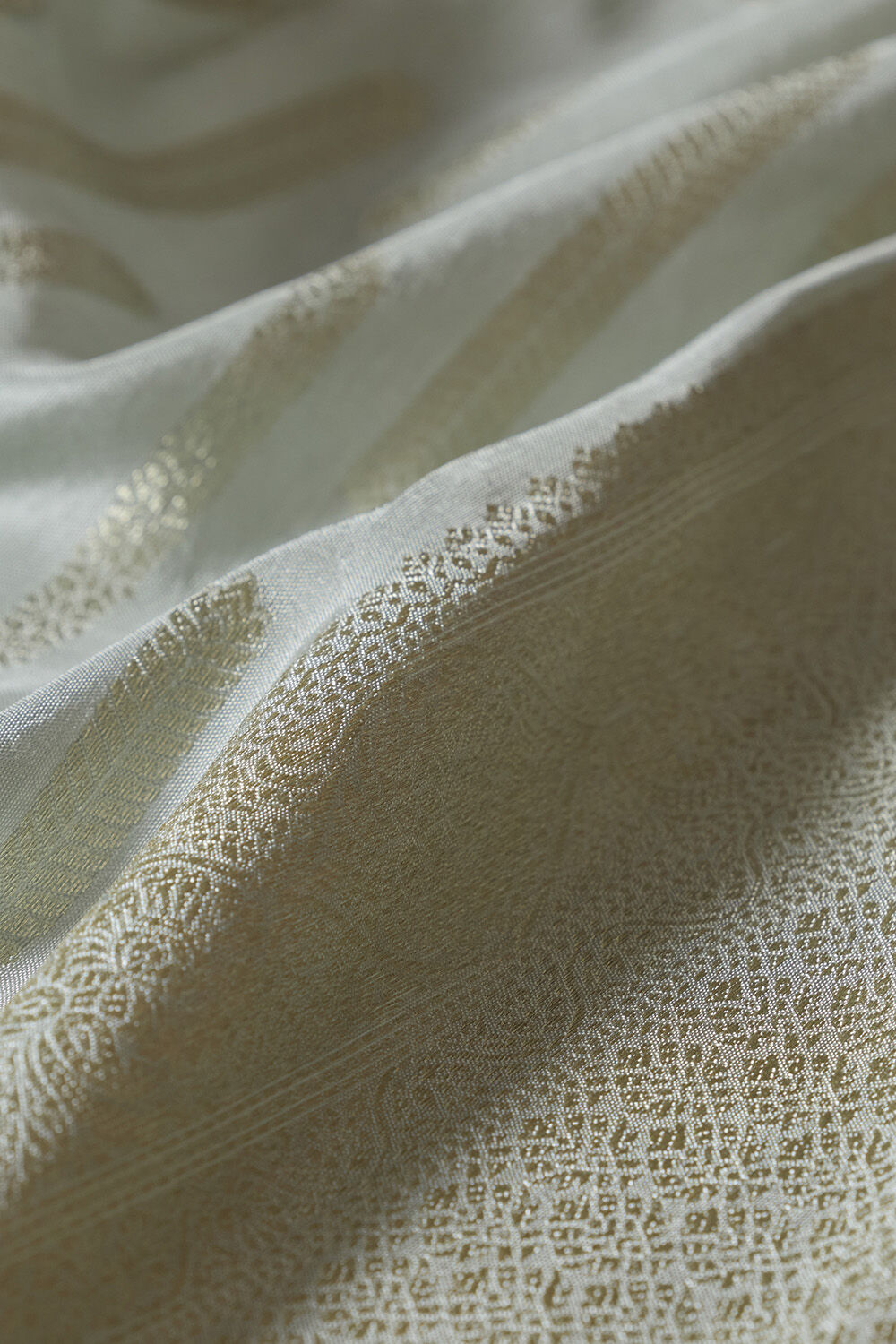 Grey Pure Viscose Woven Saree image number null