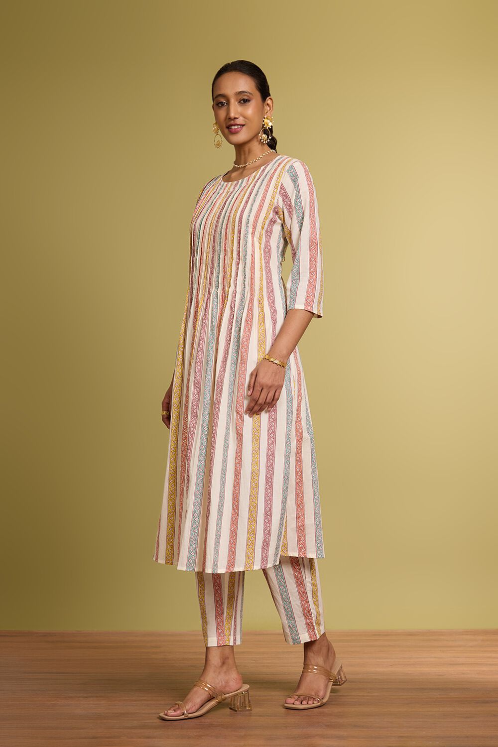 Off White Screen Printed Pure Cotton Kurta Set image number null