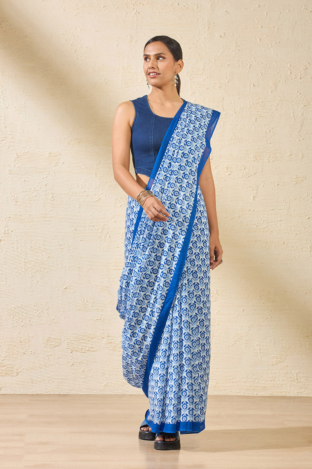 Blue Screen Printed Bengal Pure Mulmul Cotton Saree image number null