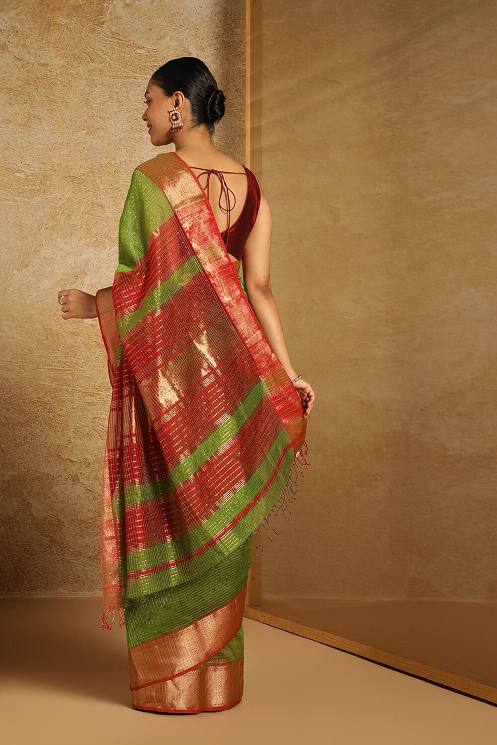 Green Pure Silk Cotton Woven Maheshwari Saree image number null