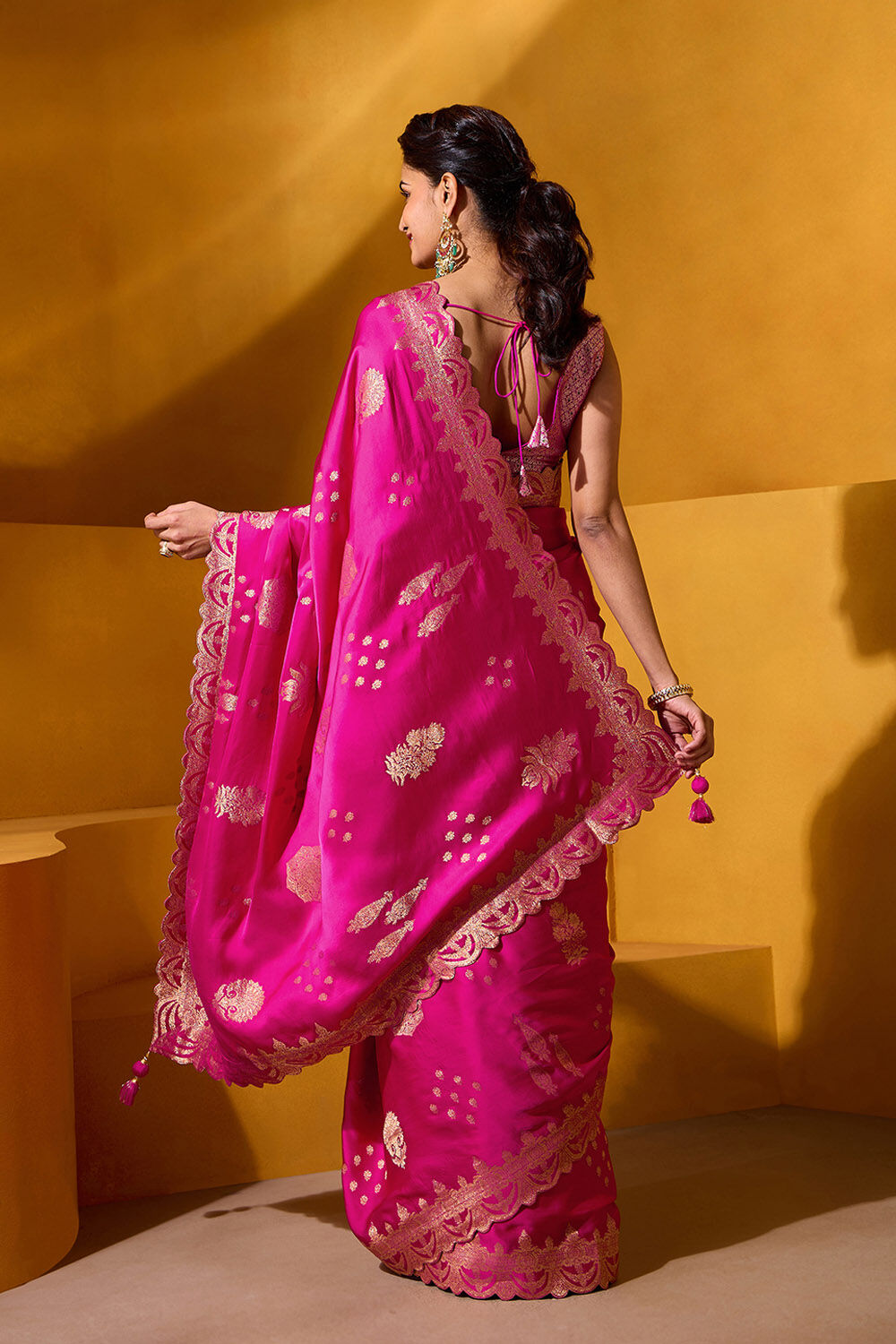 Pink Woven Viscose Saree image number null