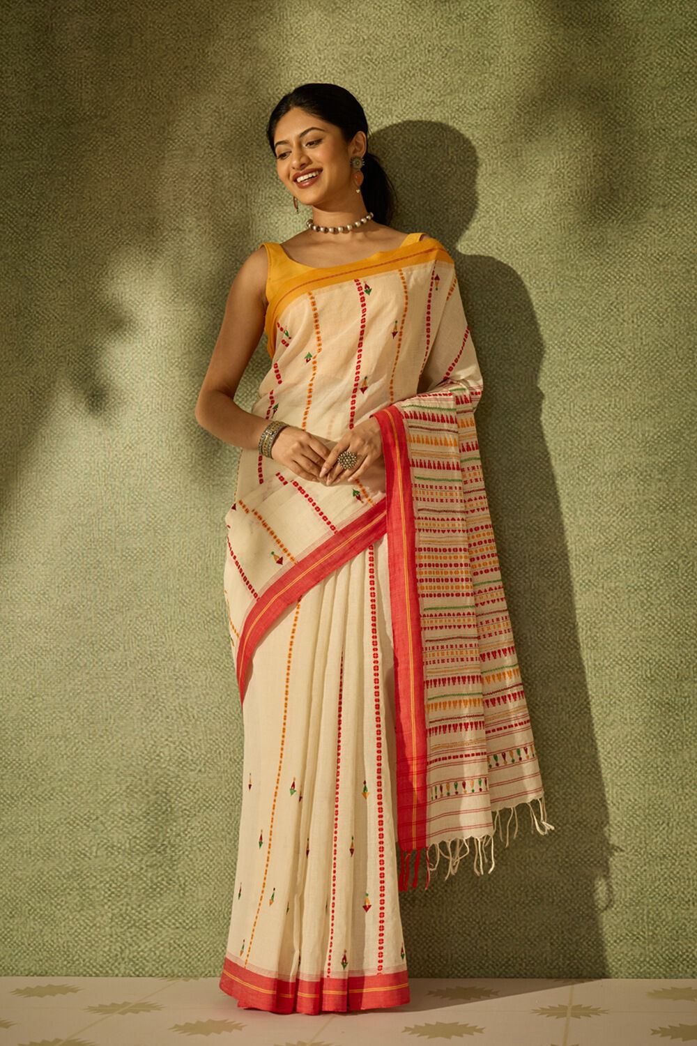 Off White Bengal Pure Cotton Kantha Embroidered Saree image number null