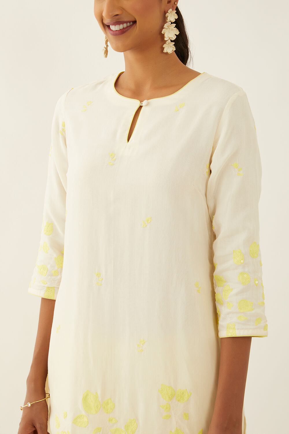 Off White Viscose Embroidered Kurta image number null