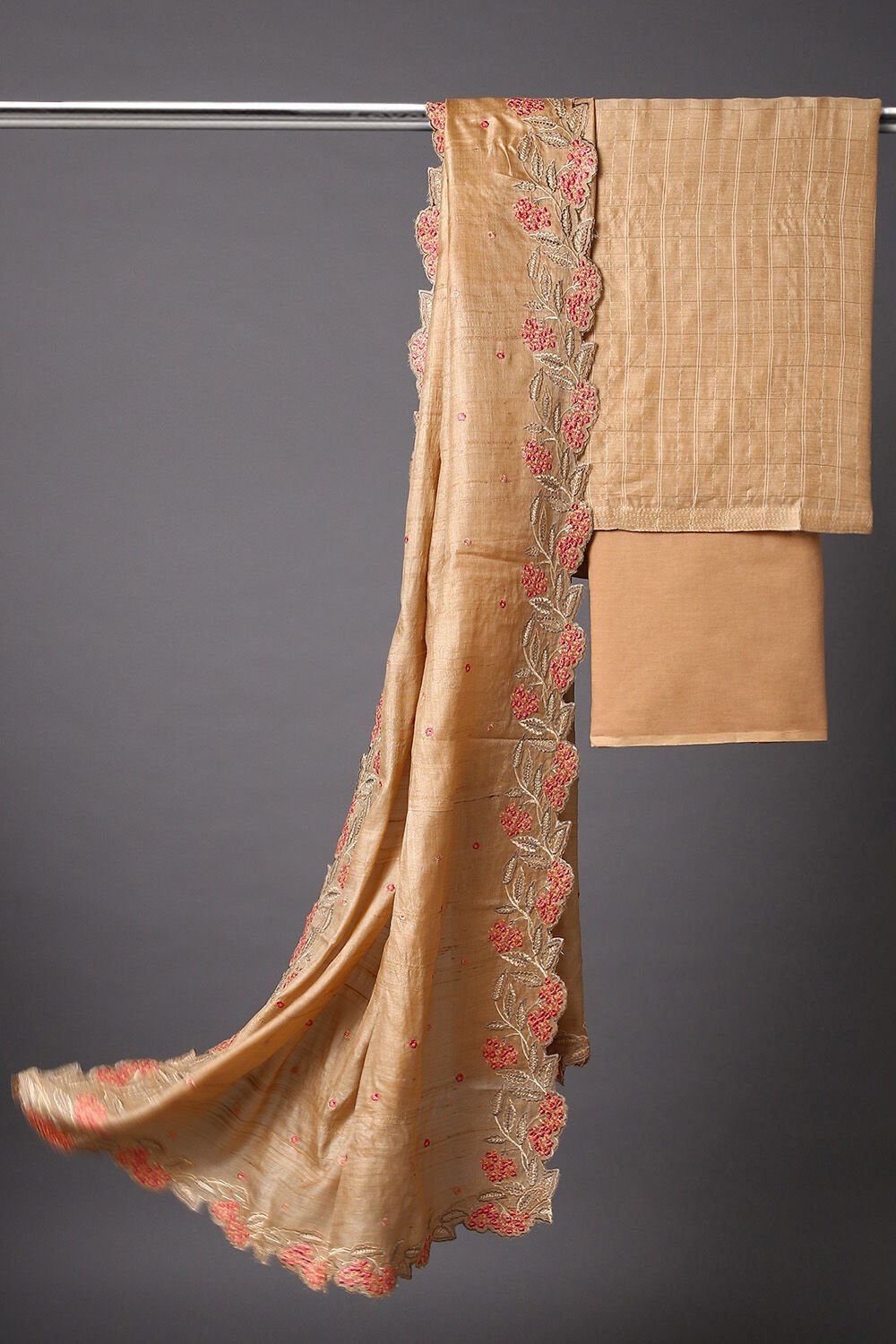 Beige Embroidery Silk Suit image number null