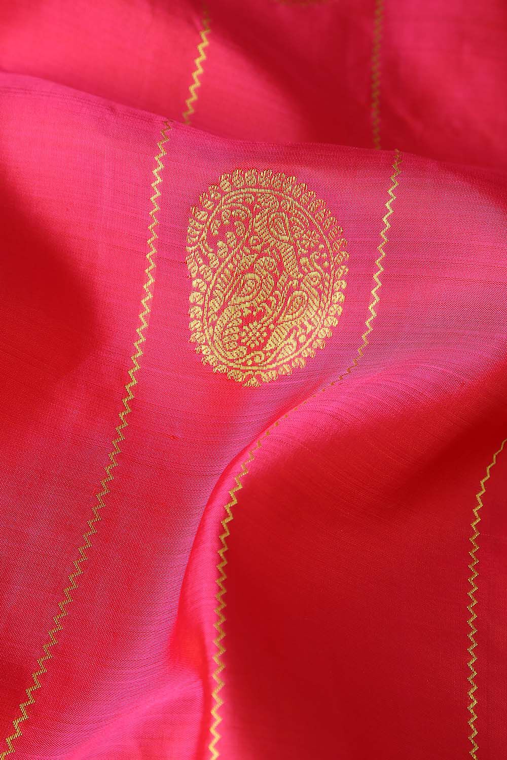 Dark Pink Pure Silk Kanjivaram Saree image number null